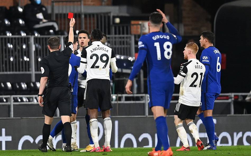 梦幻联动！T1四人组造访拜仁主场，领取印有自己名字的拜仁队服